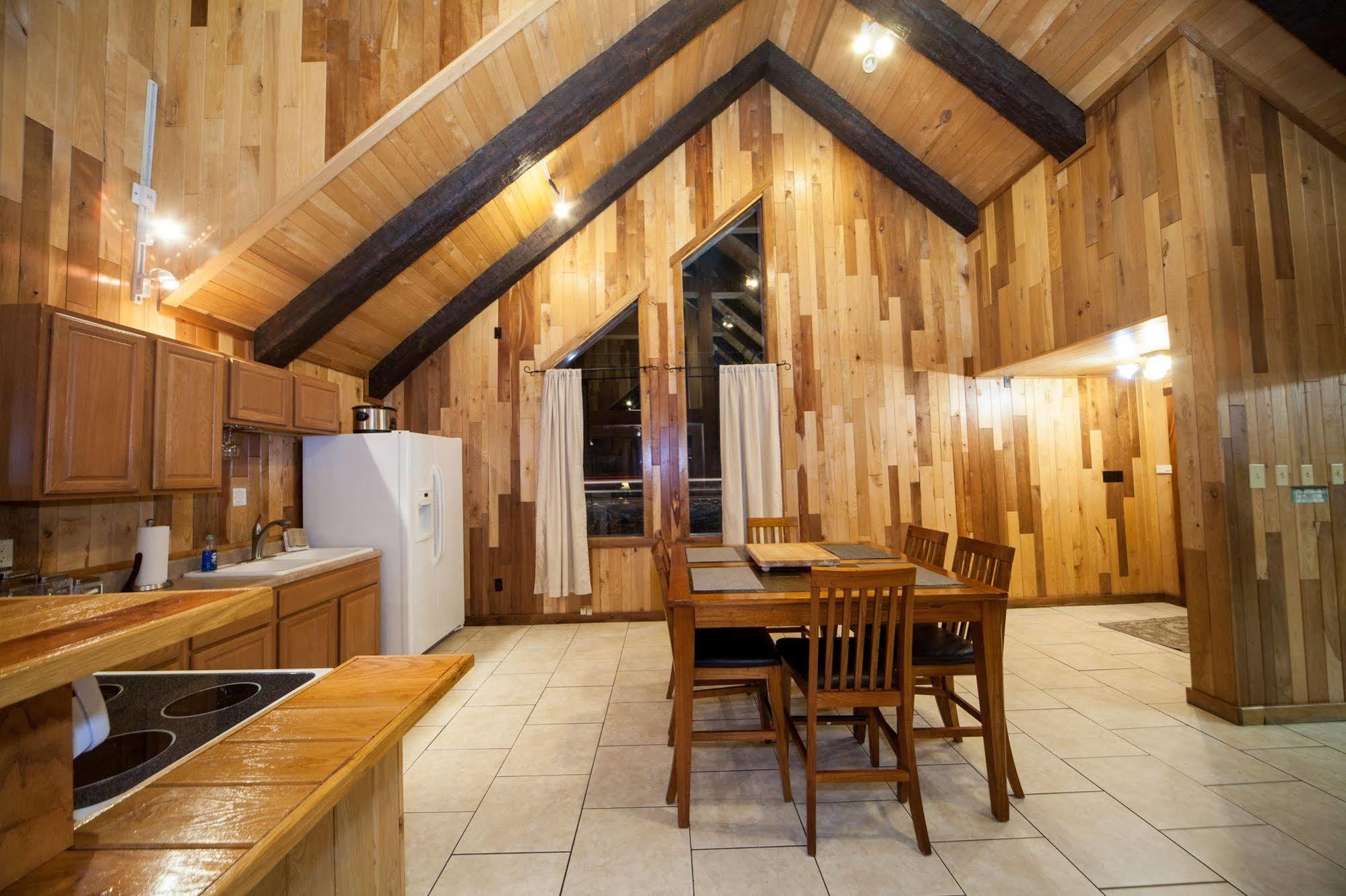 Log Cabin Lodge & Suites Jones Mills ภายนอก รูปภาพ