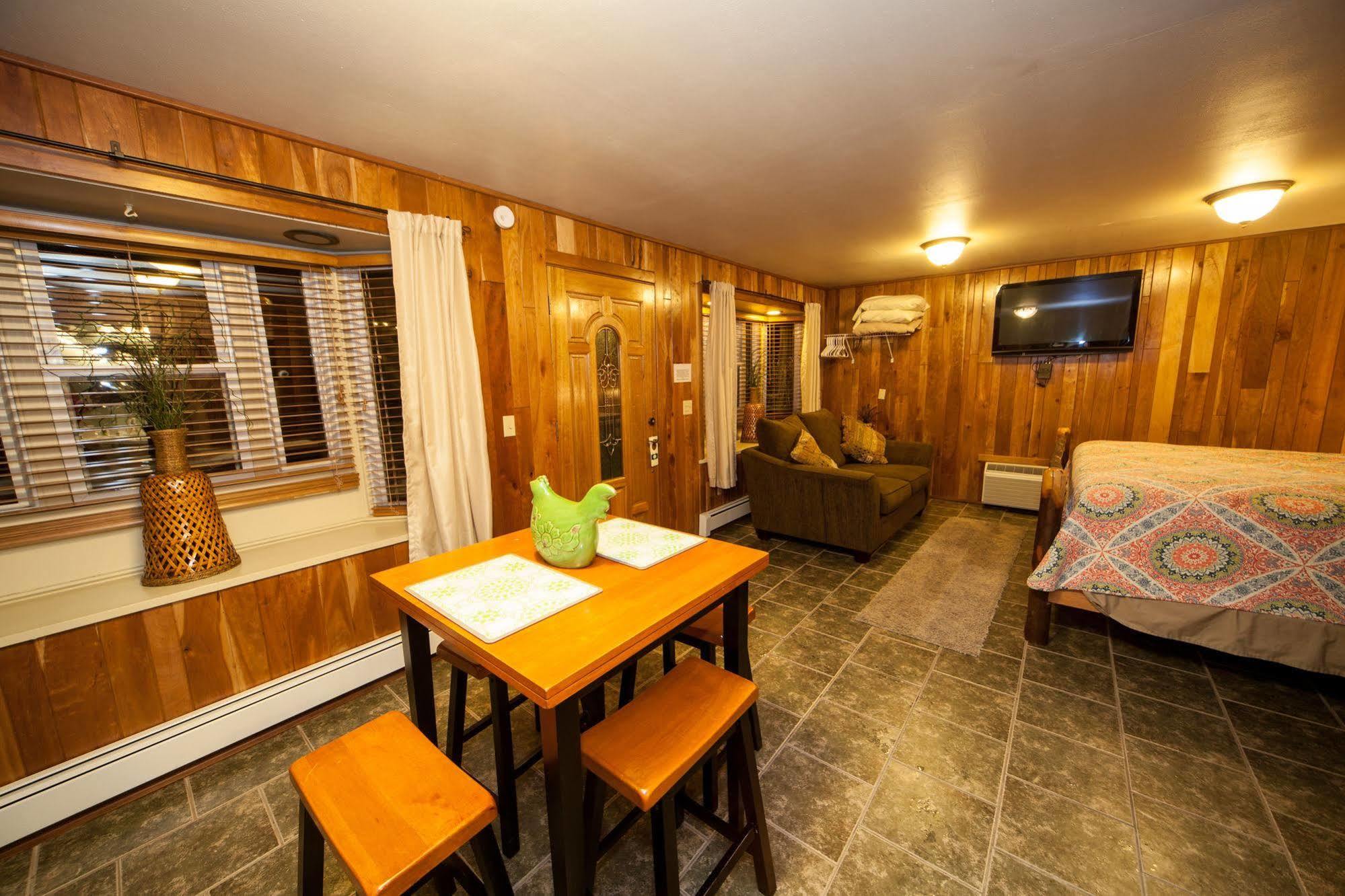Log Cabin Lodge & Suites Jones Mills ภายนอก รูปภาพ
