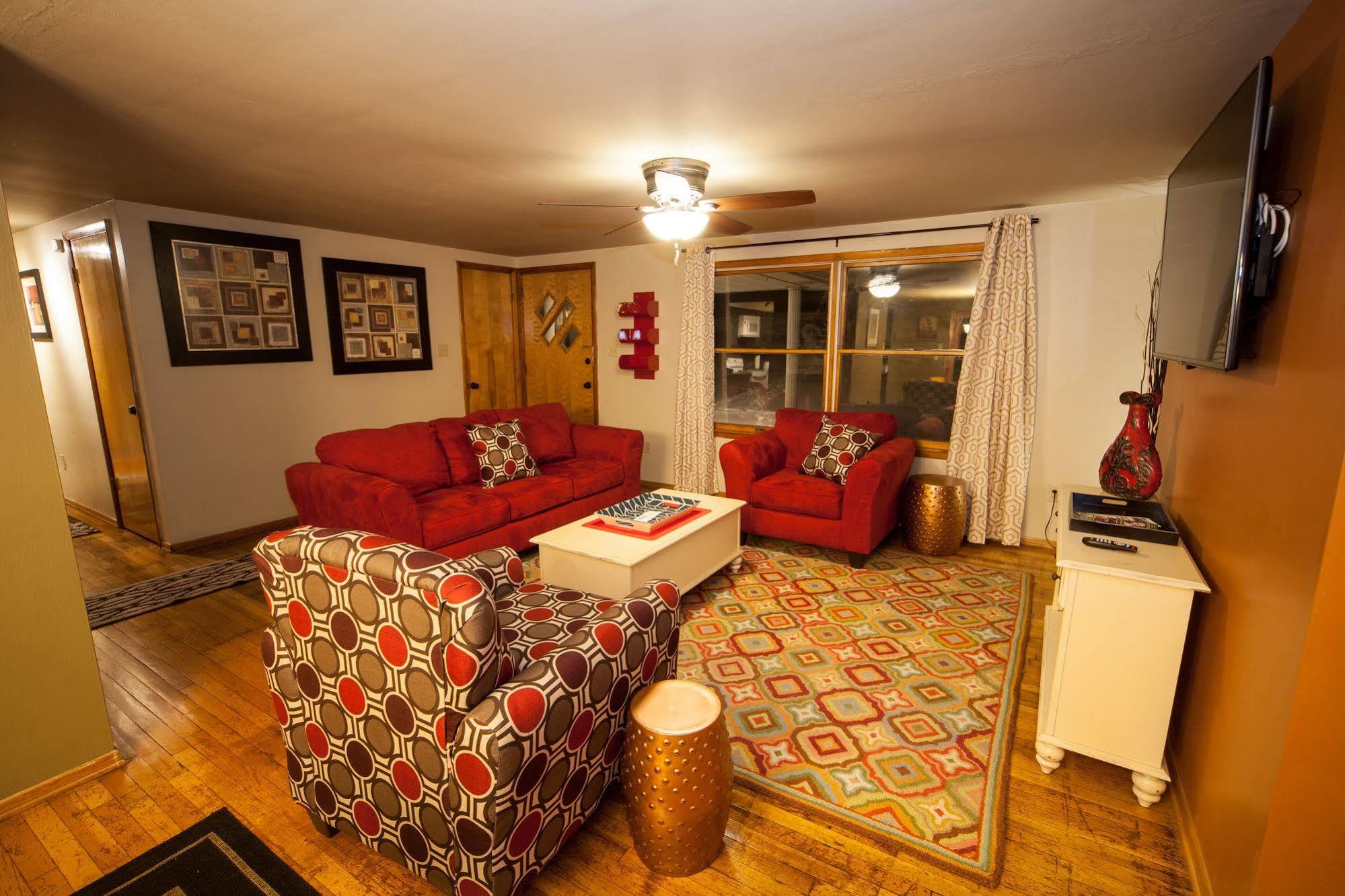 Log Cabin Lodge & Suites Jones Mills ภายนอก รูปภาพ