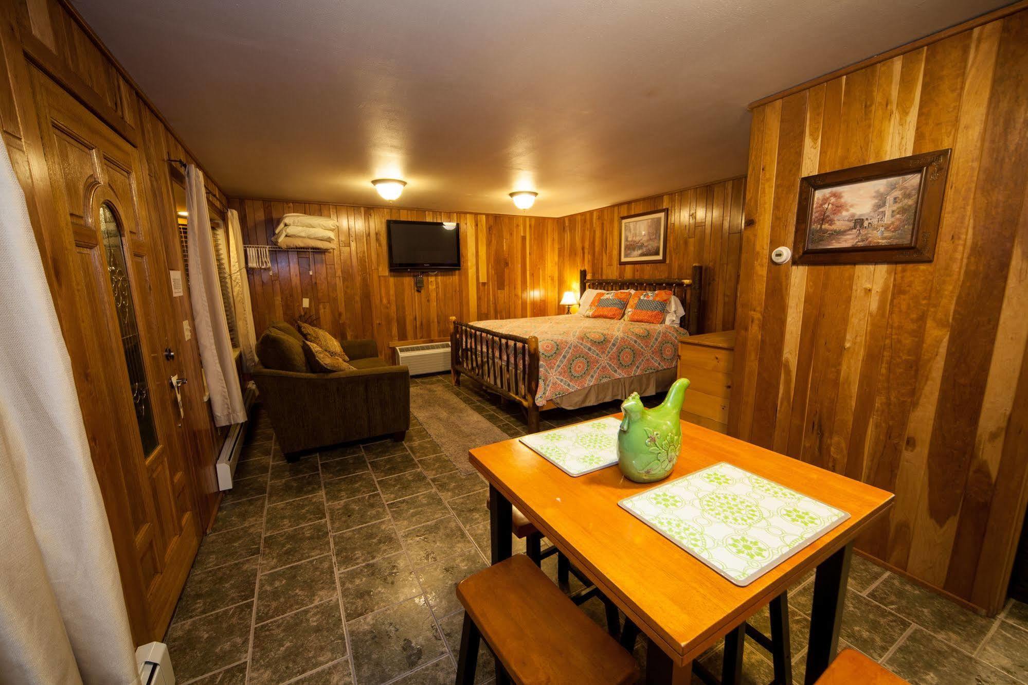 Log Cabin Lodge & Suites Jones Mills ภายนอก รูปภาพ