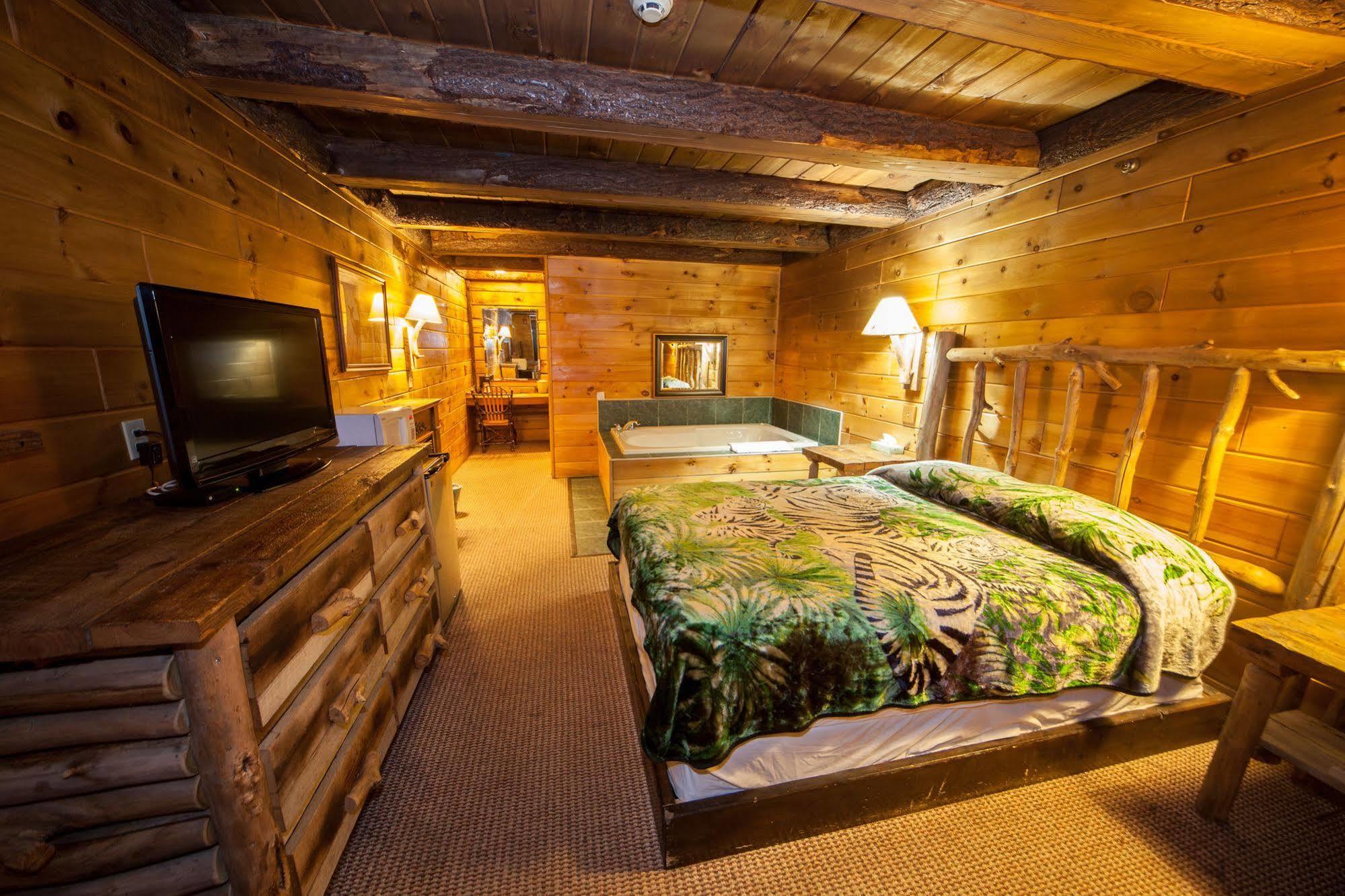 Log Cabin Lodge & Suites Jones Mills ภายนอก รูปภาพ