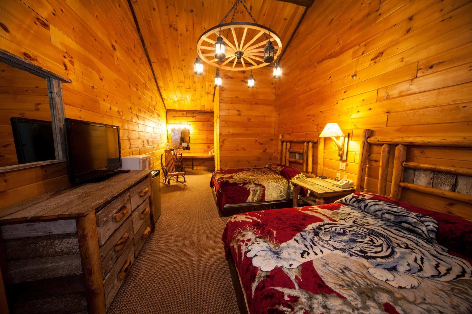 Log Cabin Lodge & Suites Jones Mills ภายนอก รูปภาพ