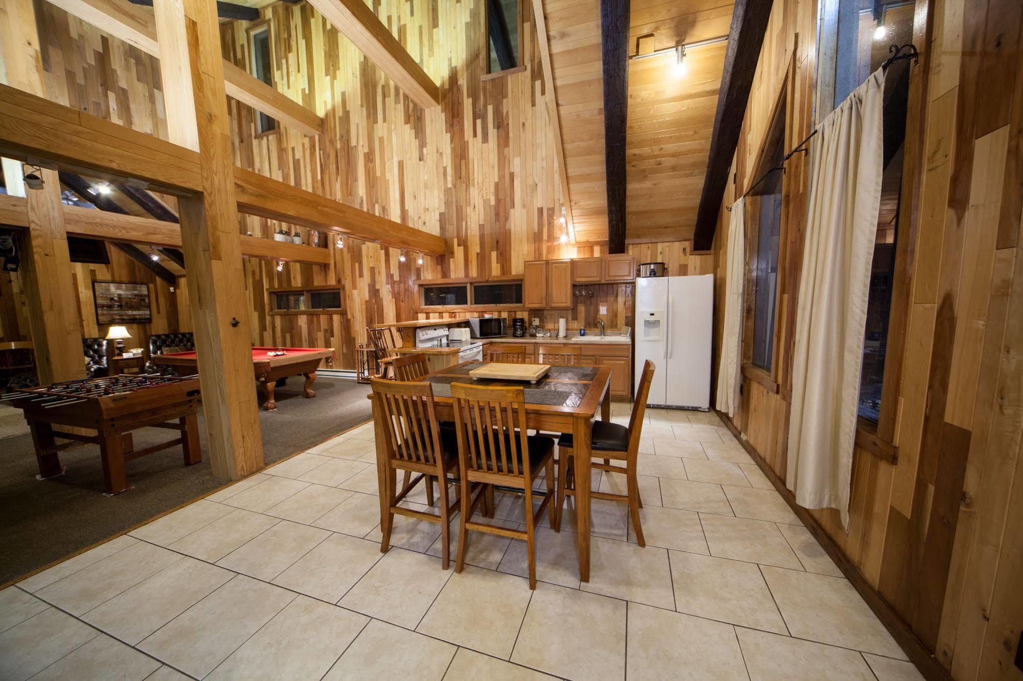 Log Cabin Lodge & Suites Jones Mills ภายนอก รูปภาพ