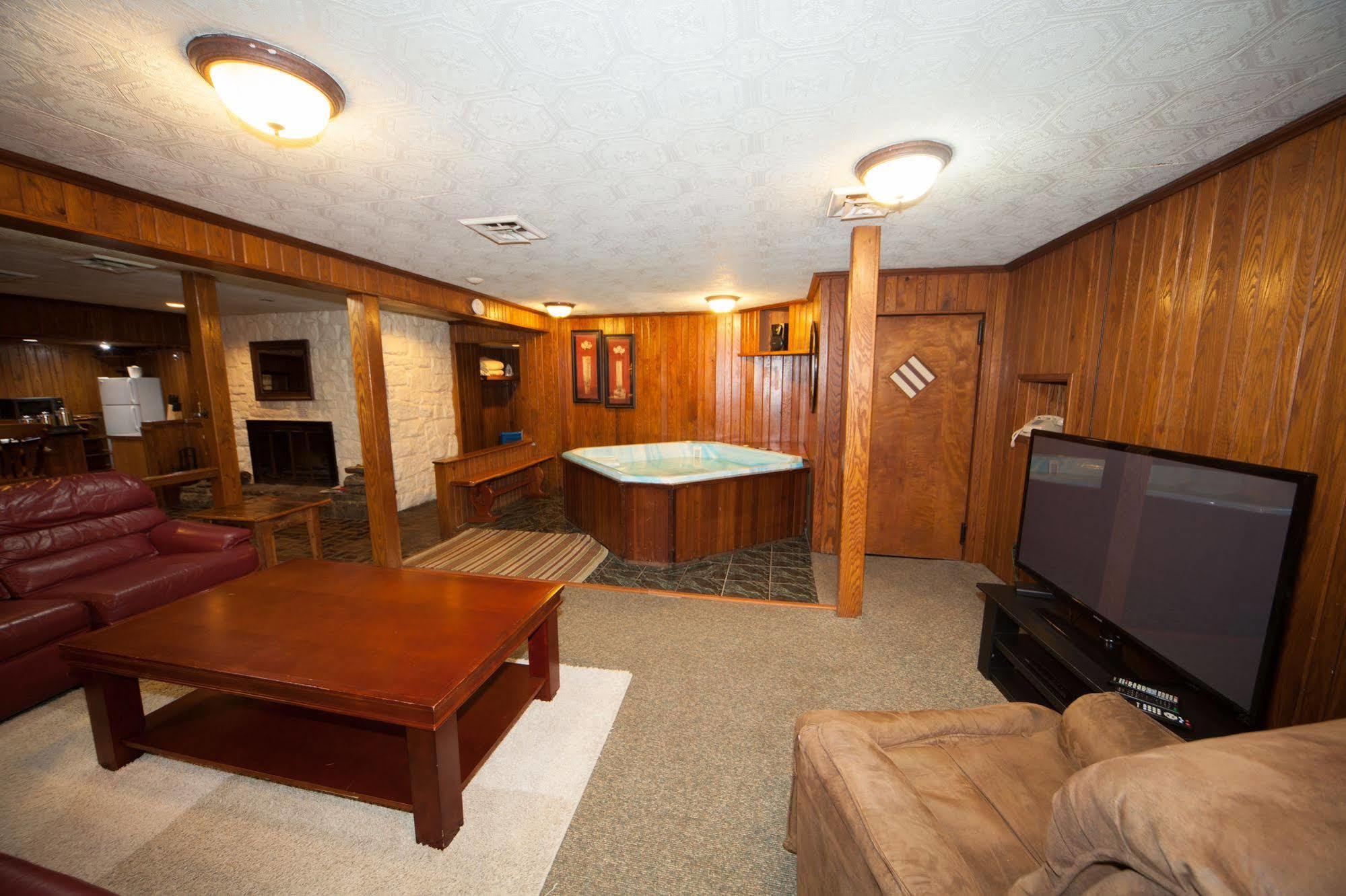 Log Cabin Lodge & Suites Jones Mills ภายนอก รูปภาพ