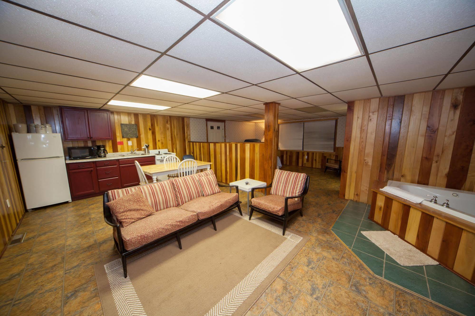 Log Cabin Lodge & Suites Jones Mills ภายนอก รูปภาพ