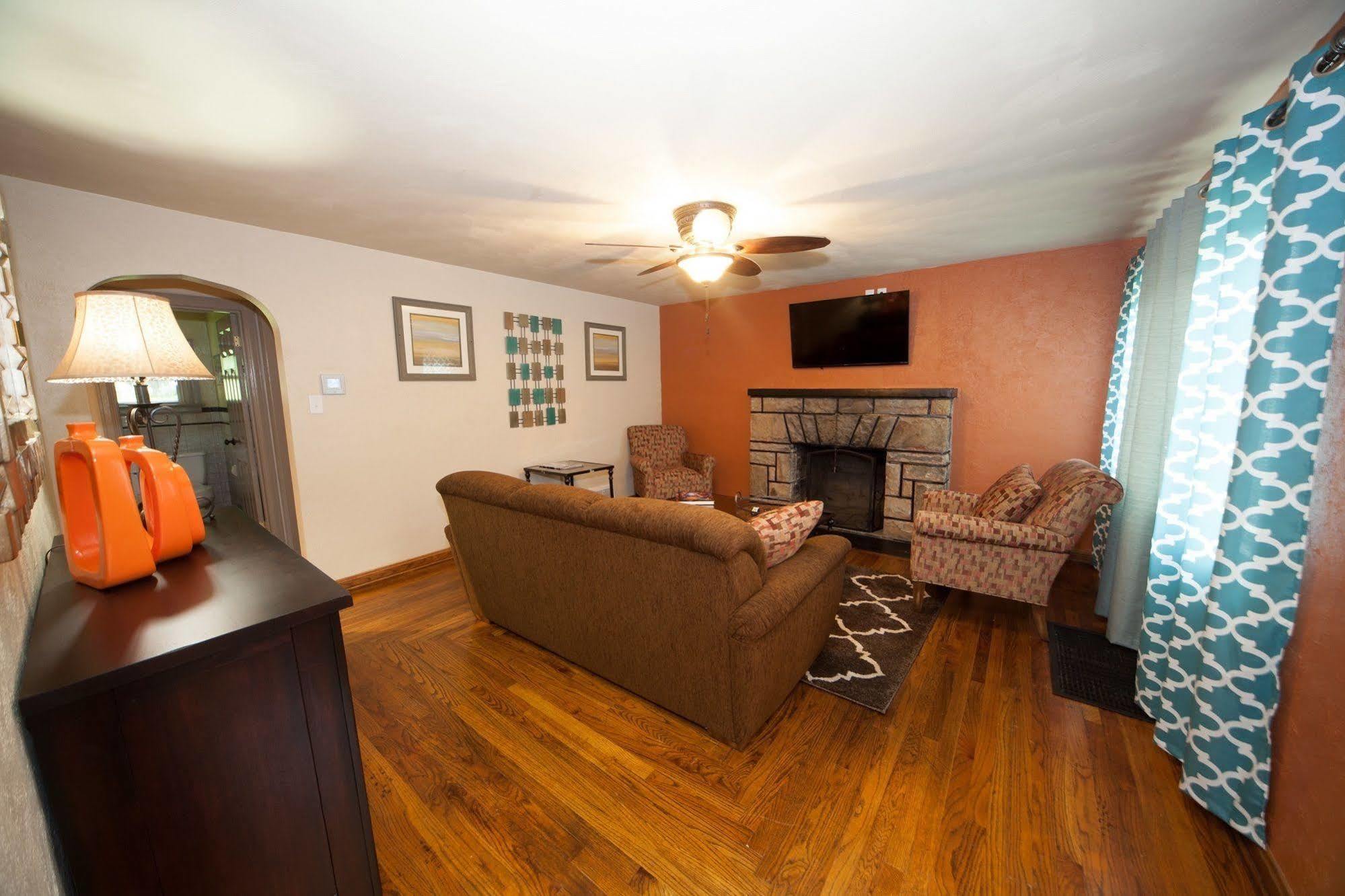 Log Cabin Lodge & Suites Jones Mills ภายนอก รูปภาพ