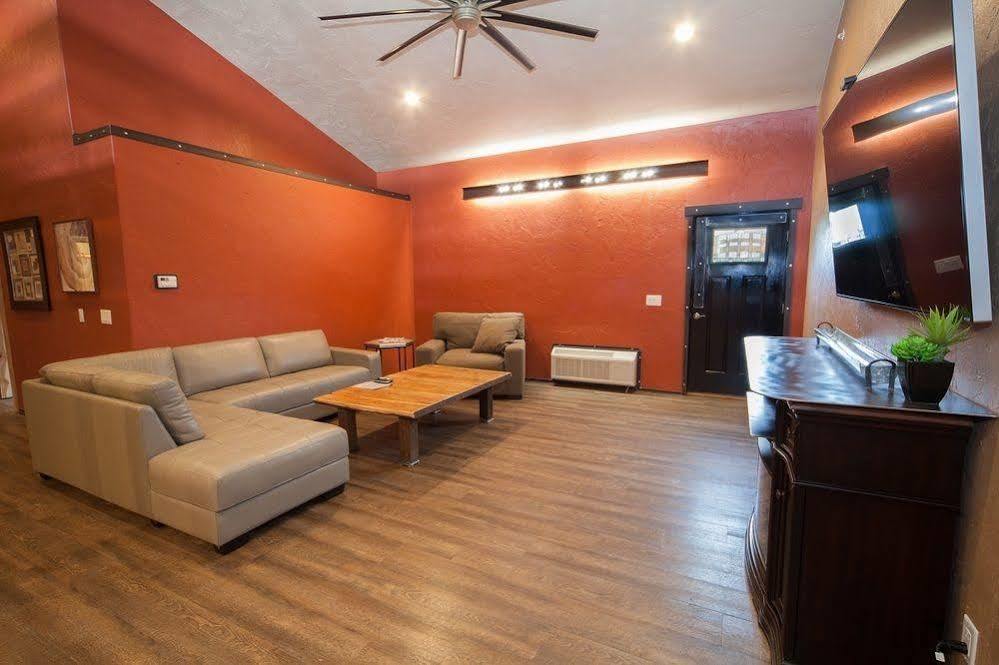 Log Cabin Lodge & Suites Jones Mills ภายนอก รูปภาพ