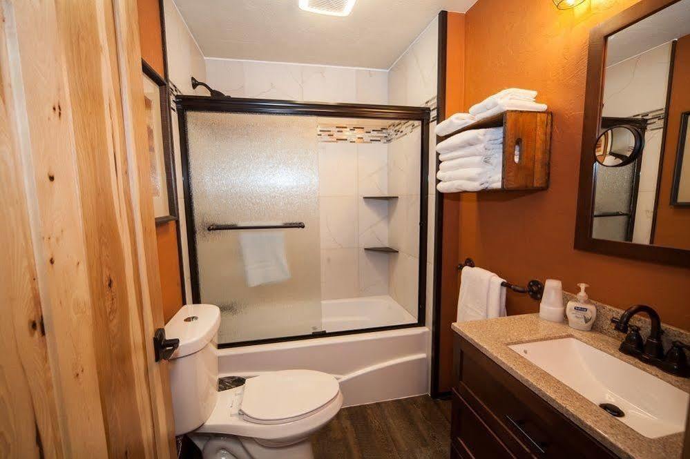 Log Cabin Lodge & Suites Jones Mills ภายนอก รูปภาพ