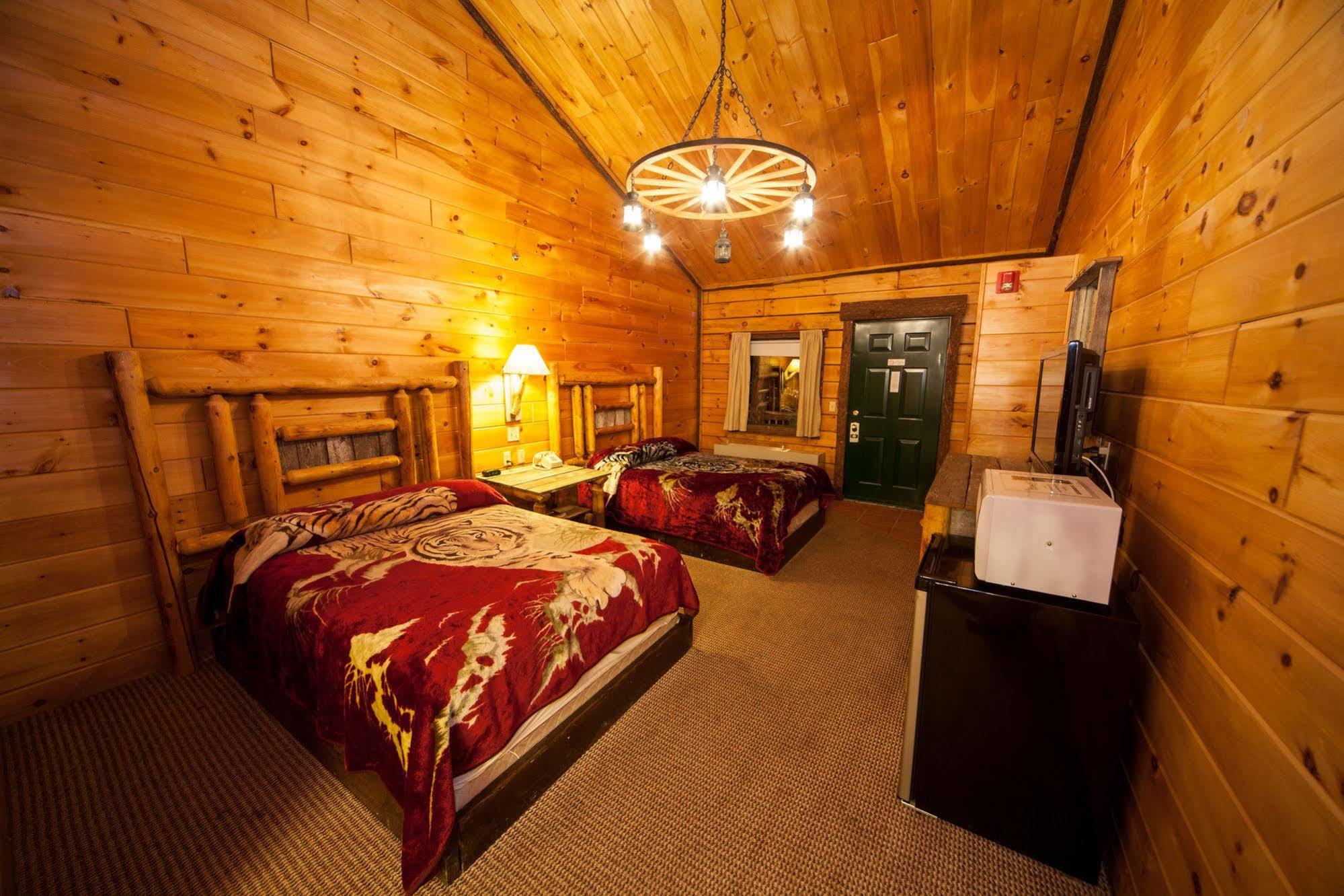 Log Cabin Lodge & Suites Jones Mills ภายนอก รูปภาพ