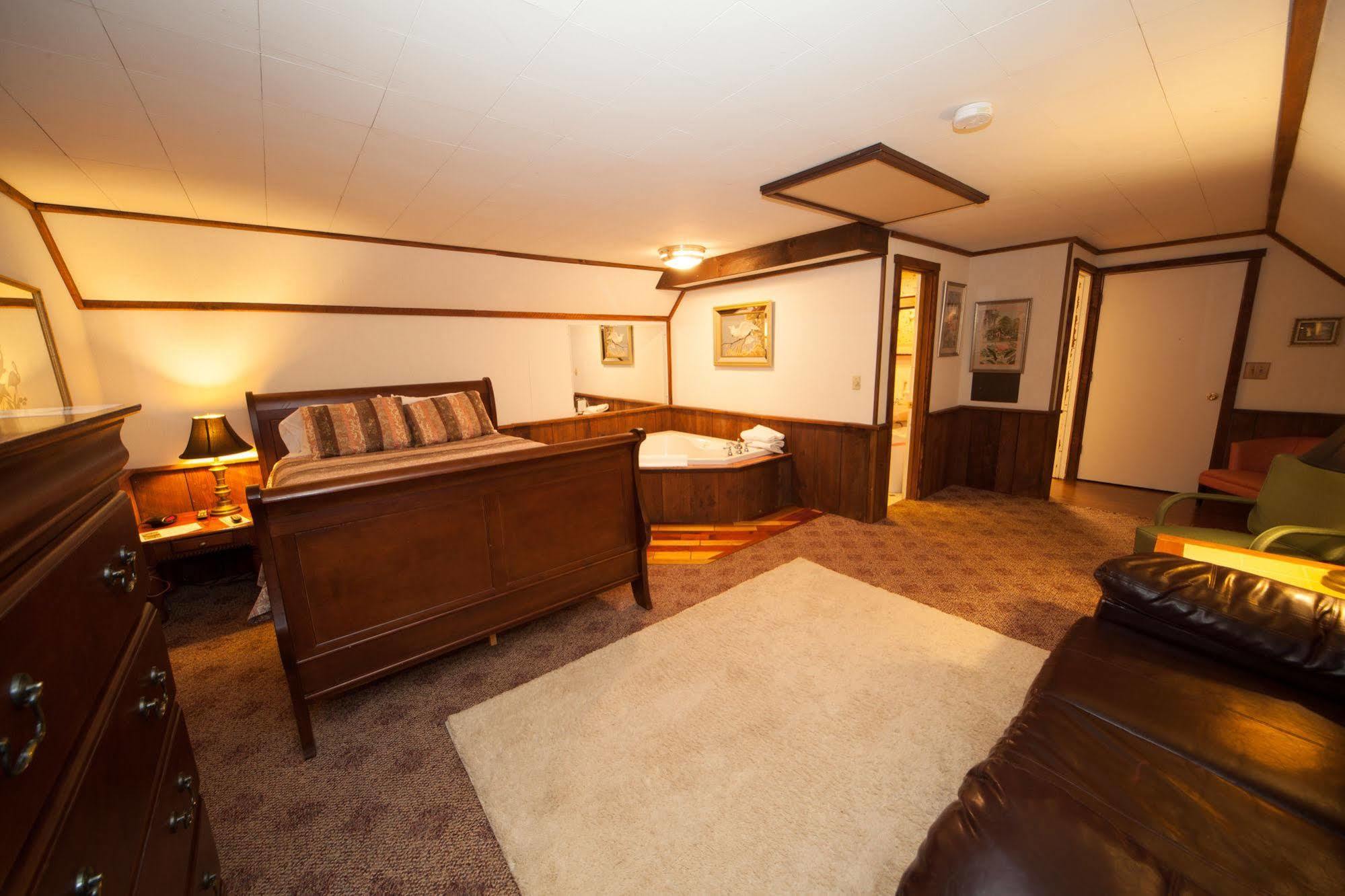 Log Cabin Lodge & Suites Jones Mills ภายนอก รูปภาพ